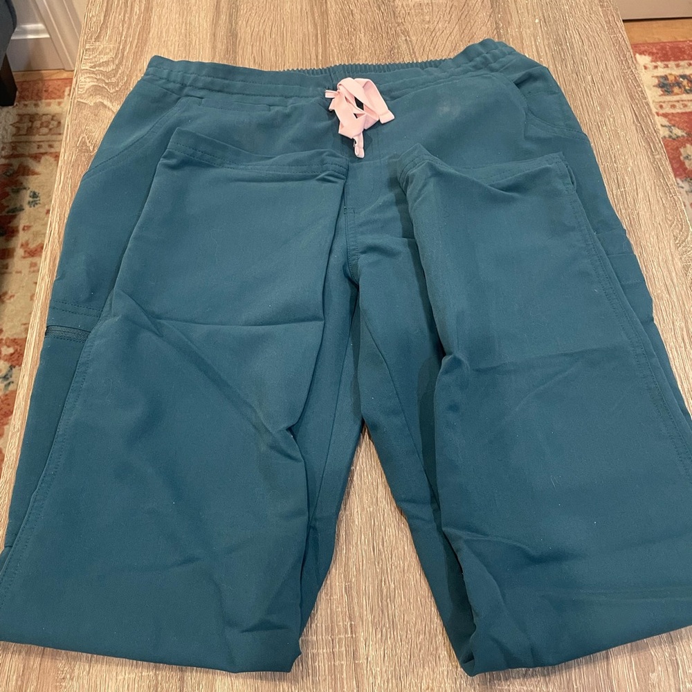 Caribbean Blue Figs Scrubs Set